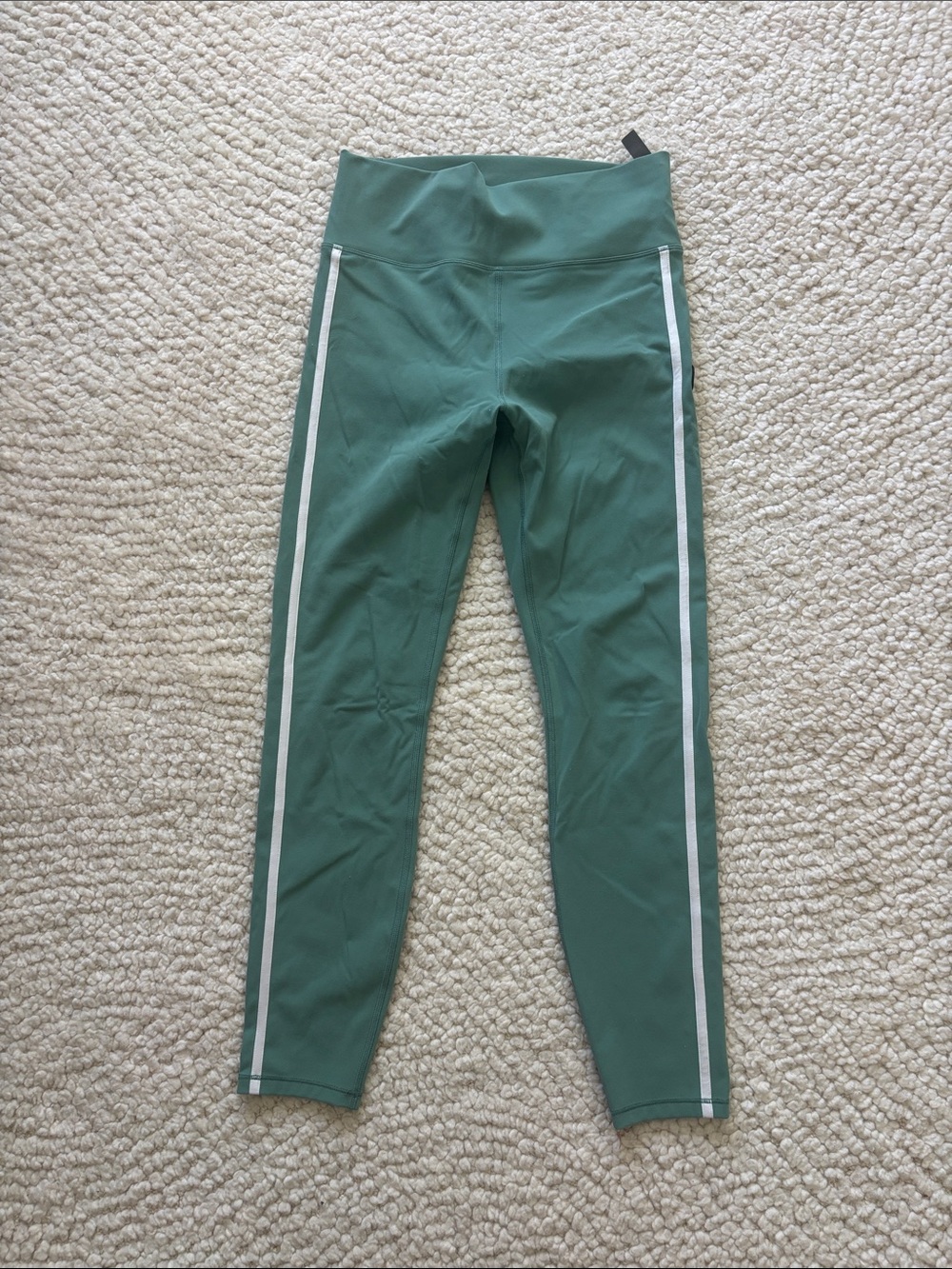 Like New! Womens Vuori Sage Green Leggings size M
